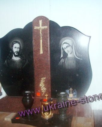 Подвійний пам'ятник з іконами та червоним хрестом