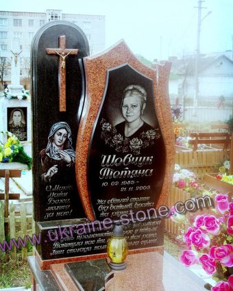 Комбінований пам'ятник із розп'яттям