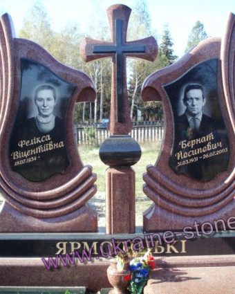 Подвійний пам'ятник із хрестом із червоного граніту