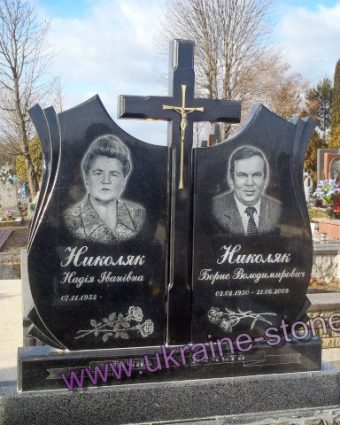 Подвійний пам'ятник із двома портретами та хрестом