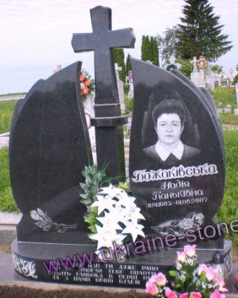 Пам'ятник з окремо розташованим хрестом