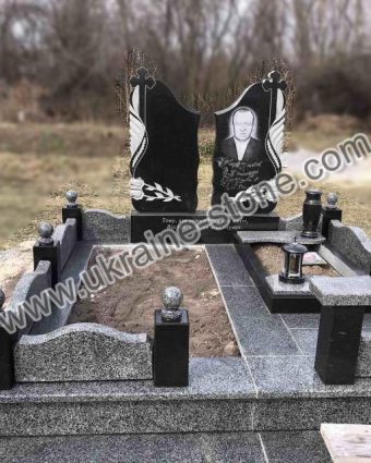 Пам'ятник для двох із підпохованням