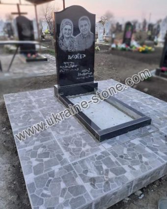 Недорогий пам'ятник для двох