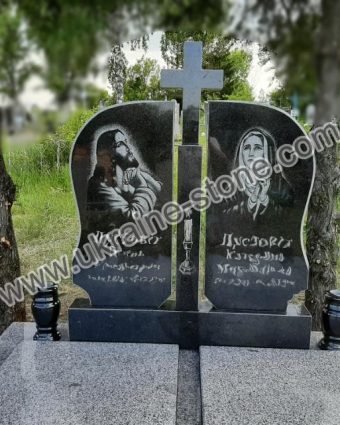 Пам'ятник для двох із хрестом
