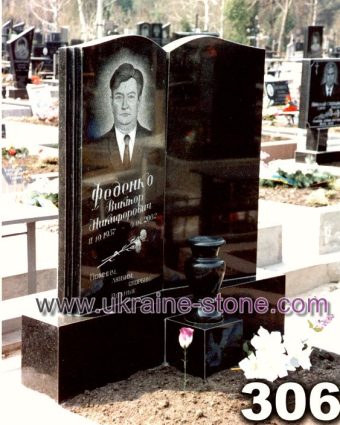 Подвійний пам'ятник із фігурними арками