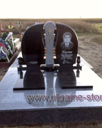 Подвійний пам'ятник на спільній плиті