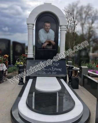 Гарний пам'ятник ручної роботи