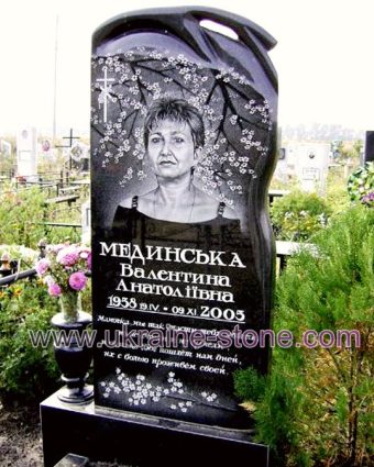 Пам'ятник із квітами