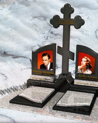 Подвійний пам'ятник із великим хрестом