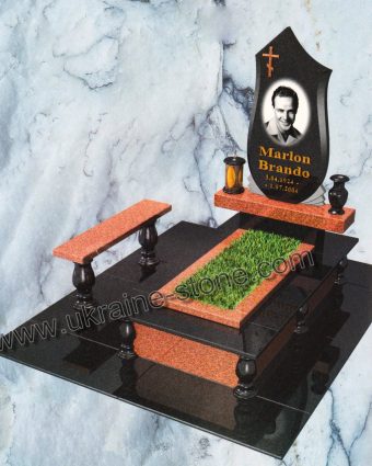 Пам'ятник із граніту з вазами