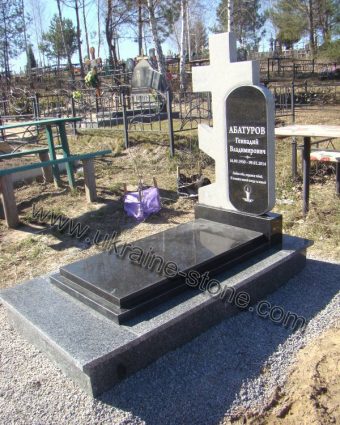 Пам'ятник із хрестом